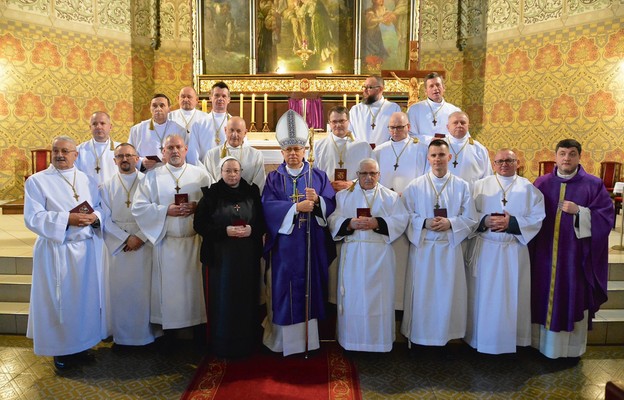W diecezji ustanowionych zostało 17 nowych nadzwyczajnych szafarzy Komunii św.