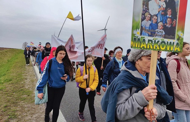 Pielgrzymce towarzyszyło hasło: „Z błogosławioną Rodziną Ulmów w obronie życia”