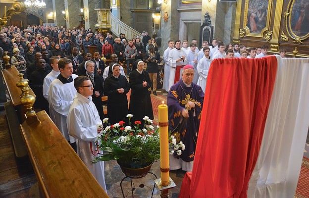 Rozpoczęcie peregrynacji w bazylice katedralnej w Kielcach