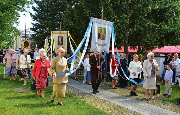 Uroczystość zakończyła procesja  eucharystyczna