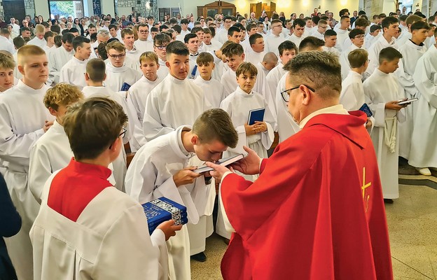 Lektorzy otrzymali księgę Pisma Świętego