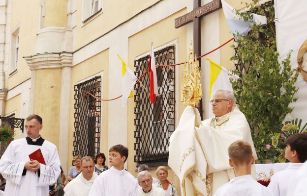 Procesja eucharystyczna na Boże Ciało w Świdnicy