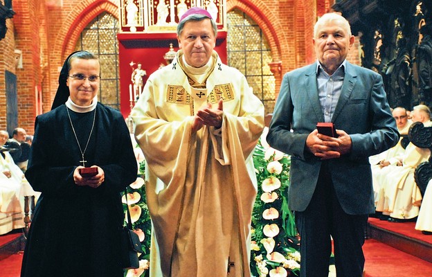 Osoby zasłużone dla archidiecezji otrzymały medal św. Jadwigi Śląskiej
