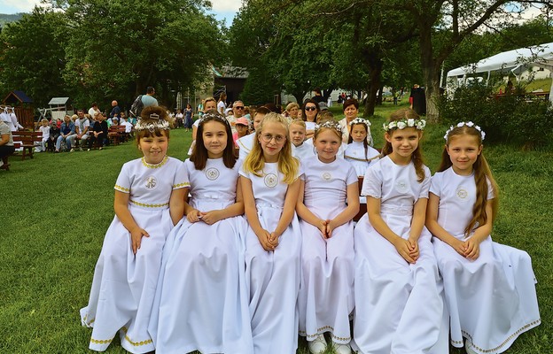 Do Polanicy-Zdroju przybyły dzieci komunijne z 9 parafii diecezji świdnickiej