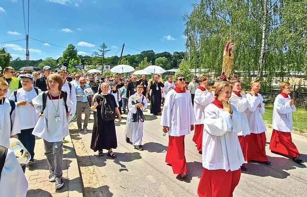 W procesji z figurą Matki Bożej przeszło ok. 1500 osób
