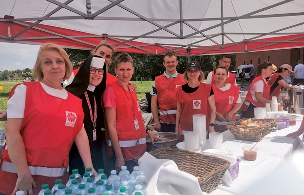 W pikniku uczestniczyli m.in. wolontariusze Caritasu