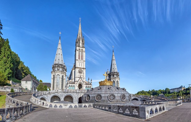 Bazylika MB Różańcowej w Lourdes