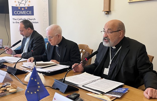 Na spotkaniu COMECE w Łomży ks. Tomáš Halík (z prawej) skrytykował Kościół w krajach
postkomunistycznych za to, że nie zrozumiał Soboru Watykańskiego II