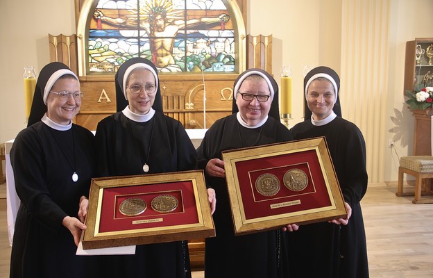 Siostry otrzymały Medale za Zasługi dla Diecezji Kieleckiej