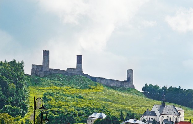 Nad Chęcinami góruje zamek