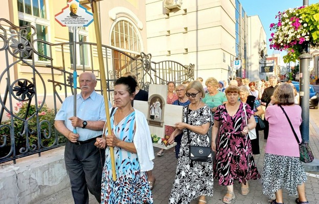 Modlitwę na szlaku prowadzili członkowie Ruchu Rodzin Nazaretańskich