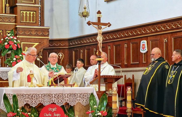 Eucharystii w Smardzowicach przewodniczył bp Jan Piotrowski