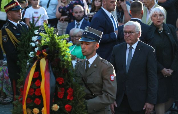 Prezydent Niemiec prosi o wybaczenie pod Pomnikiem Powstania Warszawskiego