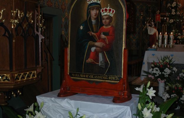 Koronowany obraz MB Madonny z Puszczy w Ostrowach Tuszowskich