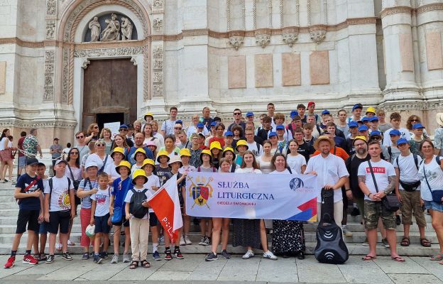 Grupa służby liturgicznej diecezji świdnickiej na pielgrzymce do Włoch