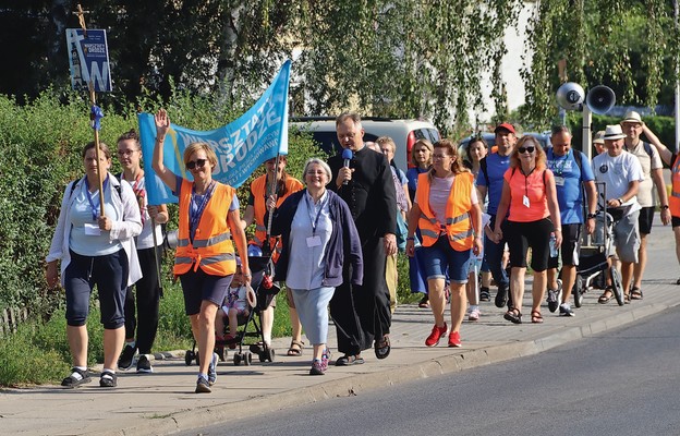 W drodze do pierwszego postoju, czyli parafii Miłosierdzia Bożego w Zielonej Górze