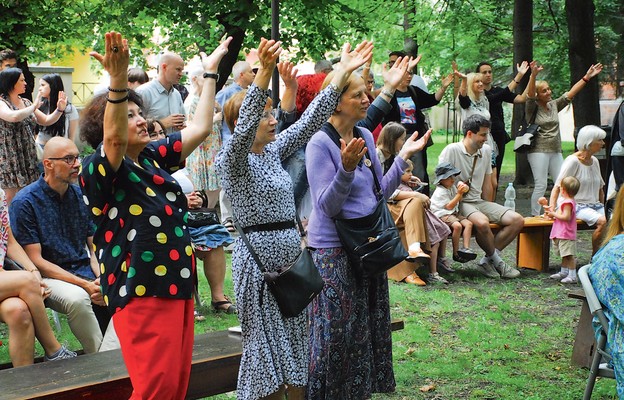 Uwielbienie podczas niedzielnego koncertu