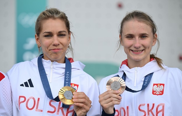 Polka Aleksandra Mirosław (L) zdobyła złoty medal we wspinaczce na czas, Aleksandra Kałucka (P) wywalczyła brąz.