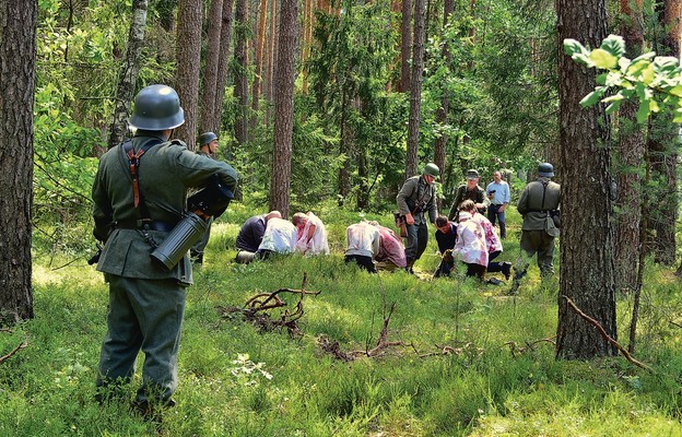 Rekonstrukcja wydarzeń w lesie na Rapach