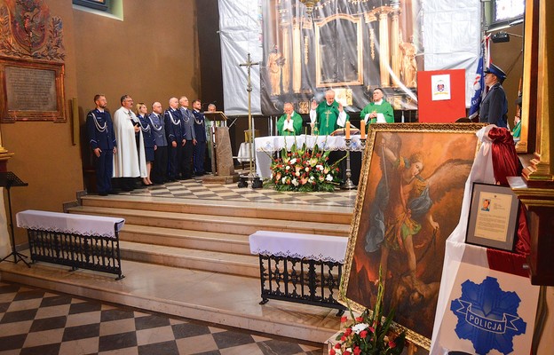 Eucharystii z policyjnym ceremoniałem przewodniczył bp Artur Ważny