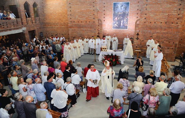 Pierwsza Msza św. w murach wznoszonej świątyni