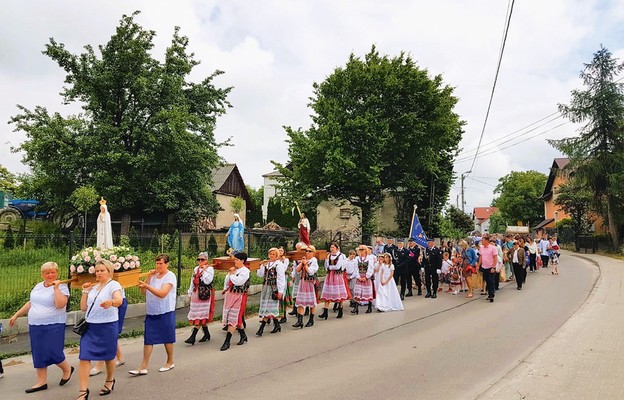 Parafianie dbają o oprawę świąt i uroczystości religijnych