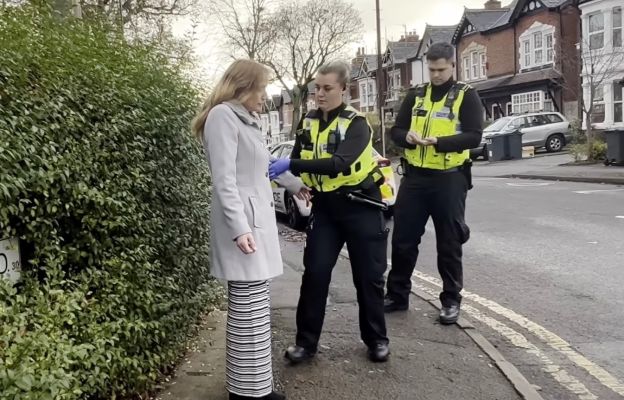 Aresztowana za cichą modlitwę pod kliniką aborcyjną wygrywa z policją