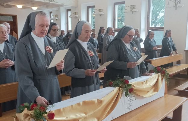 Siostry jubilatki podczas odnowienia ślubów zakonnych