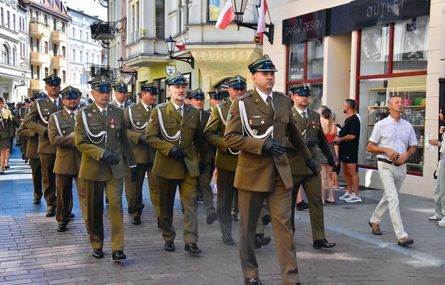 Żołnierze przeszli przez ulice Starego Miasta