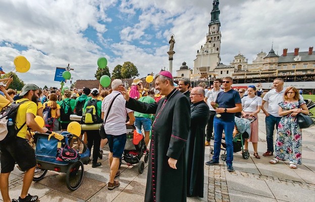 Przywitanie pątników u stóp jasnogórskiego sanktuarium