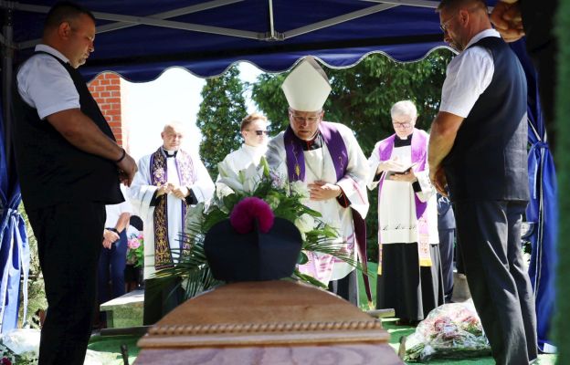 Żarów. Ostatnia droga ks. kan. Zenona Ochela