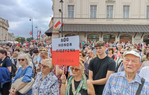 Protest na pl. Zamkowym połączył kilka pokoleń Polaków