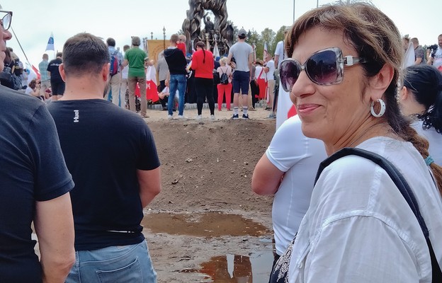 Łodzianie wybrali się na uroczystości poświęcenia i odsłonięcia monumentu