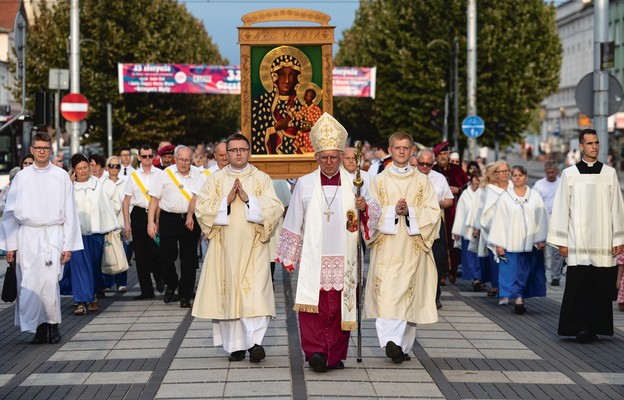 Procesja maryjna w Alejach Najświętszej Maryi Panny