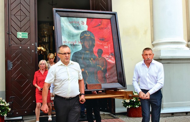 Wyniesienie obrazu z kościoła Wniebowzięcia NMP w Siemiatyczach