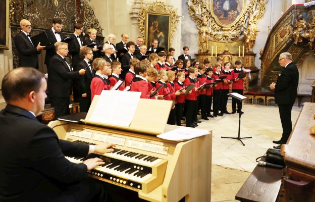 Koncert Chóru Chłopięcego i Męskiego Filharmonii Poznańskiej „Poznańskie Słowiki” w Wambierzycach