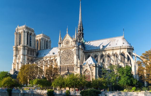 Pierwszą Mszę w odbudowanej katedrze Notre-Dame odprawi papież. Kiedy?