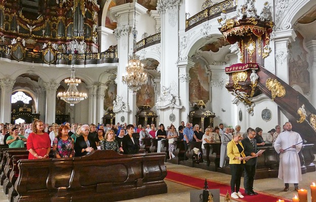 Katecheci zawierzyli siebie, uczniów, ich rodziców i katechezę szkolną Matce Bożej Łaskawej