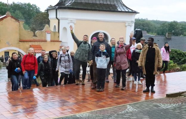 Dziś także, z Pieszą Pielgrzymką Ziemi Głogowskiej do sanktuarium w Grodowcu, przybyli pielgrzymi z głogowskich parafii i Jaczowa