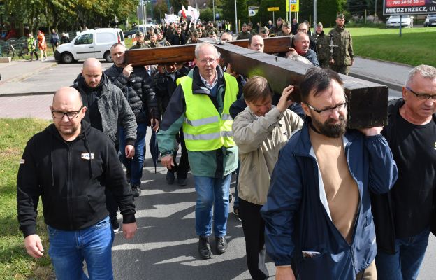 Z zamku pielgrzymi przemaszerowali do sanktuarium Pierwszych Męczenników Polski