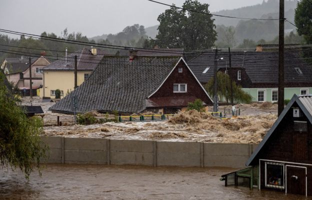 Pękła tama w Ostrawie u zbiegu Odry i Opawy. Na pomoc ruszyli saperzy