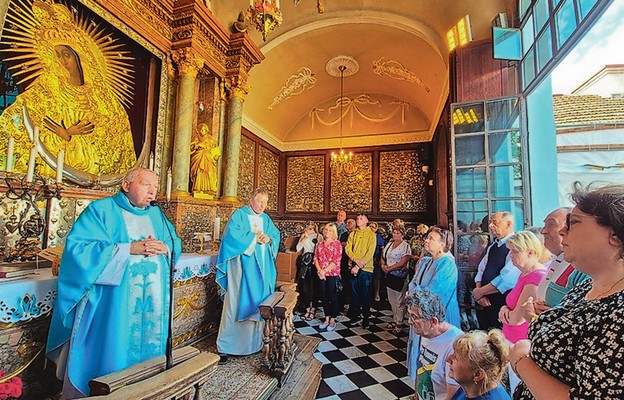 Msza św. przed obrazem Matki Bożej Ostrobramskiej – Matki Miłosierdzia