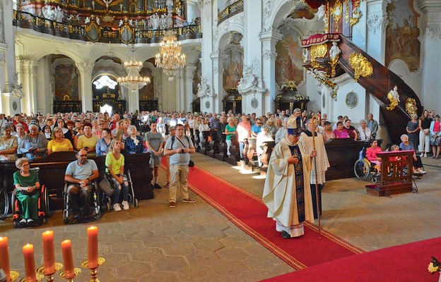 Eucharystia pod przewodnictwem bp. Andrzeja Siemieniewskiego