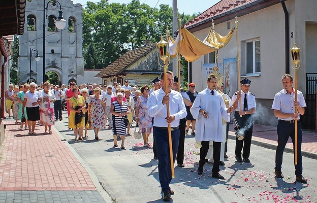 Parafianie chętnie angażują się w uroczystości