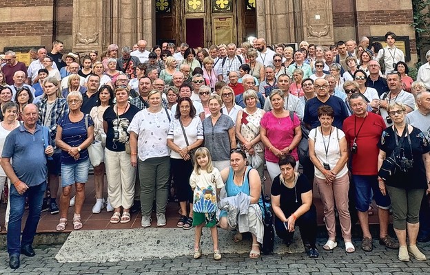 Pielgrzymi przed kościołem św. Antoniego w Stambule