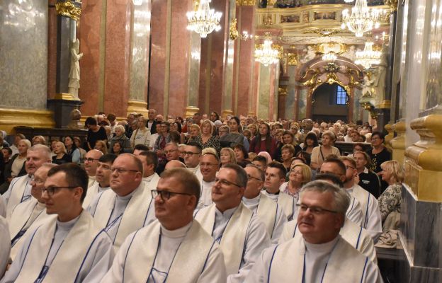 Wierni i duchowni licznie zapełnili bazylikę jasnogórską