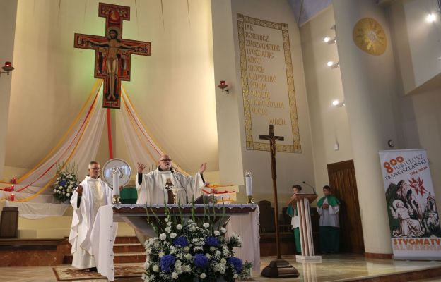 Eucharystia w parafii św. Alberta Wielkiego we Wrocławiu w 800. rocznicę stygmatów św. Franciszka z Asyżu 