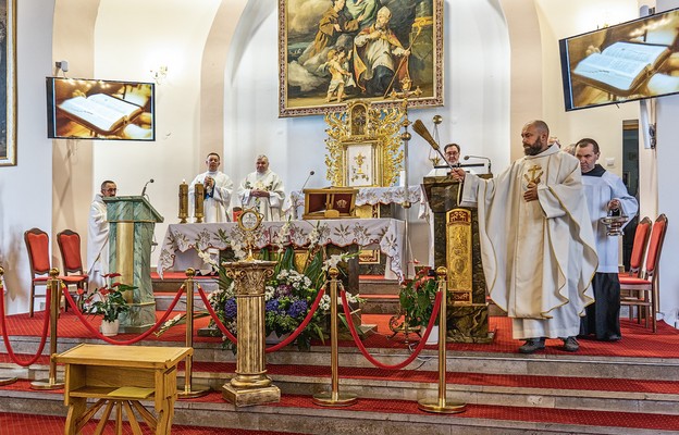 Poświęcenie nowej monstrancji codziennej adoracji