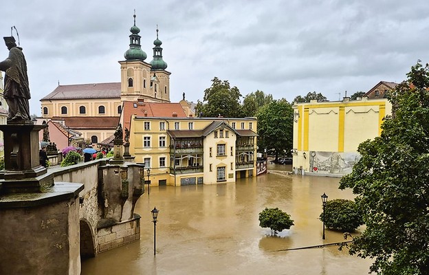 Kłodzko 15 września, w oddali widać kościół Ojców Franciszkanów