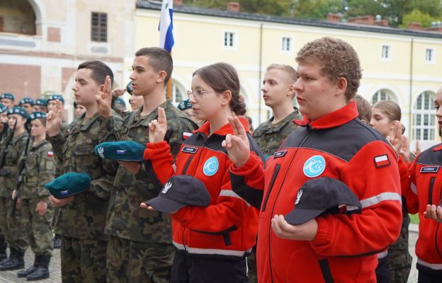 Uczniowie klas pierwszych złożyli uroczystą przysięgę